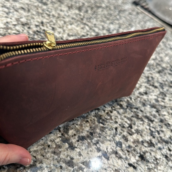 Portland Leather Utility Bag Makeup Bag Travel Cosmetics Bag NEW - Picture 9 of 9